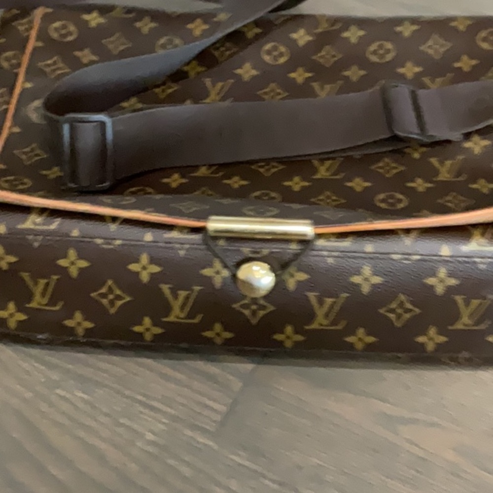 Brown Louis Vuitton Men's Messenger Bag - Picture 2 of 10